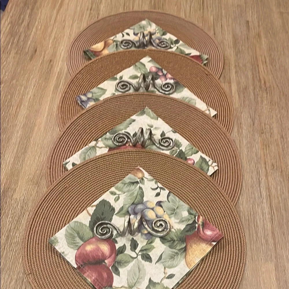 Placemats, Cloth Napkins & Napkin Rings